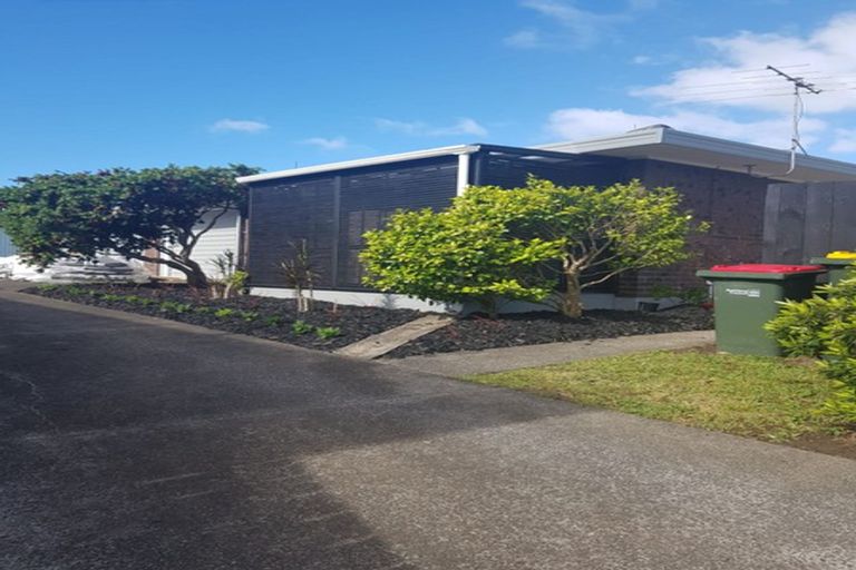 Photo of property in 1/10 Benygloe Place, Highland Park, Auckland, 2010