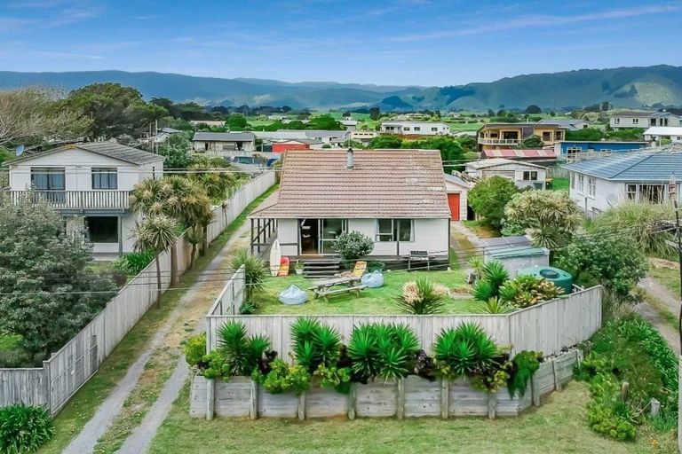 Photo of property in 56 Dixie Street, Te Horo Beach, Otaki, 5581