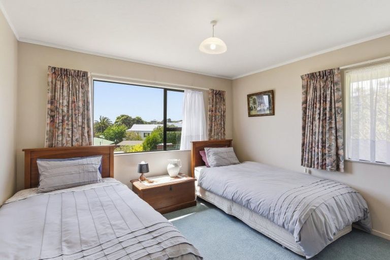 Photo of property in 2 Sunset Terrace, Waikanae Beach, Waikanae, 5036