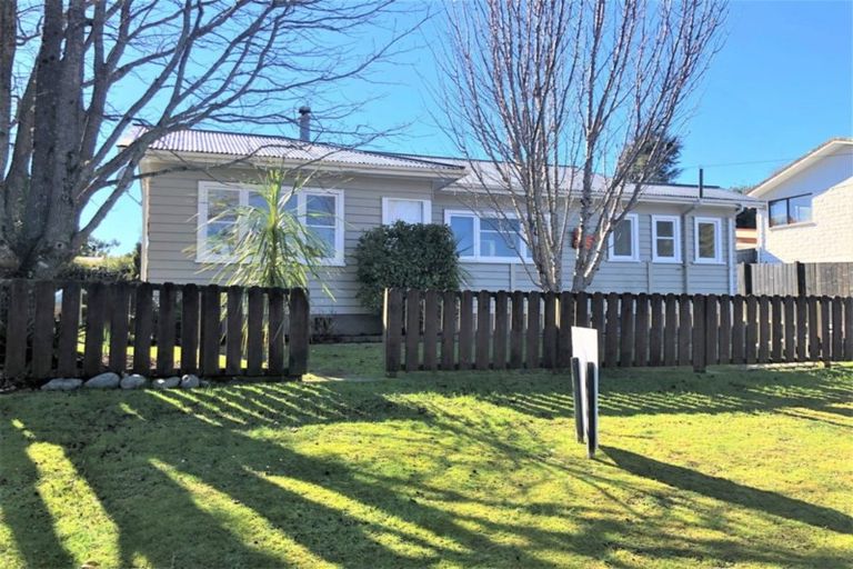 Photo of property in 2 Leicester Street, Picton, 7220