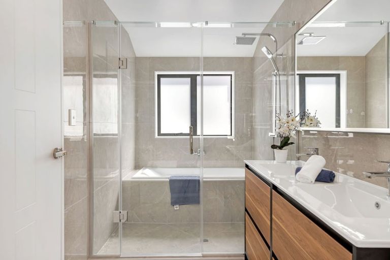 Photo of property in 22 Korowhiti Road, Clarks Beach, 2122