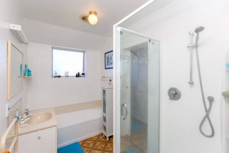 Photo of property in 9 Fantome Place, Whalers Gate, New Plymouth, 4310