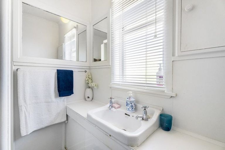 Photo of property in 30 Vipond Road, Stanmore Bay, Whangaparaoa, 0932