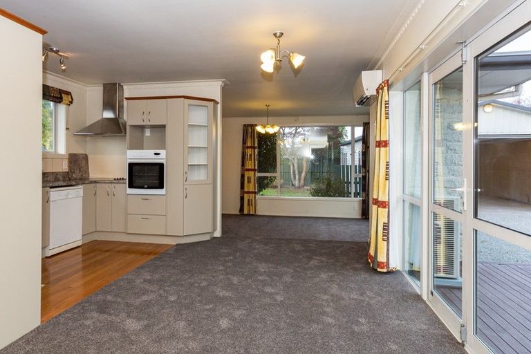 Photo of property in 21 Camelia Place, Islington, Christchurch, 8042