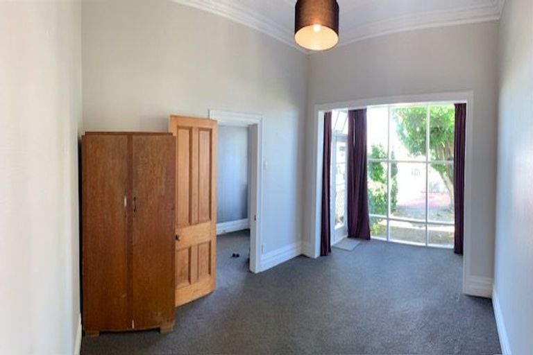Photo of property in 34 Grove Road, Kelburn, Wellington, 6012