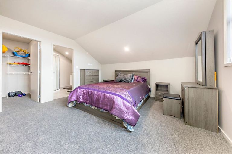 Photo of property in 9 Dumas Place, Rosehill, Papakura, 2113