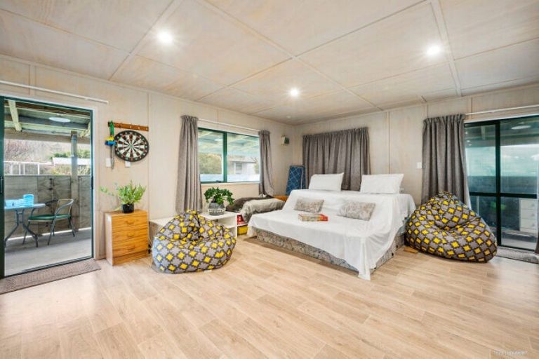 Photo of property in 10 Mackinnon Road, Manukau Heads, Waiuku, 2684