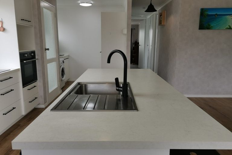 Photo of property in 9 Whaka Street, Maungaturoto, 0520