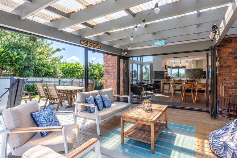 Photo of property in 41 Quadrant Heights, Paraparaumu, 5032