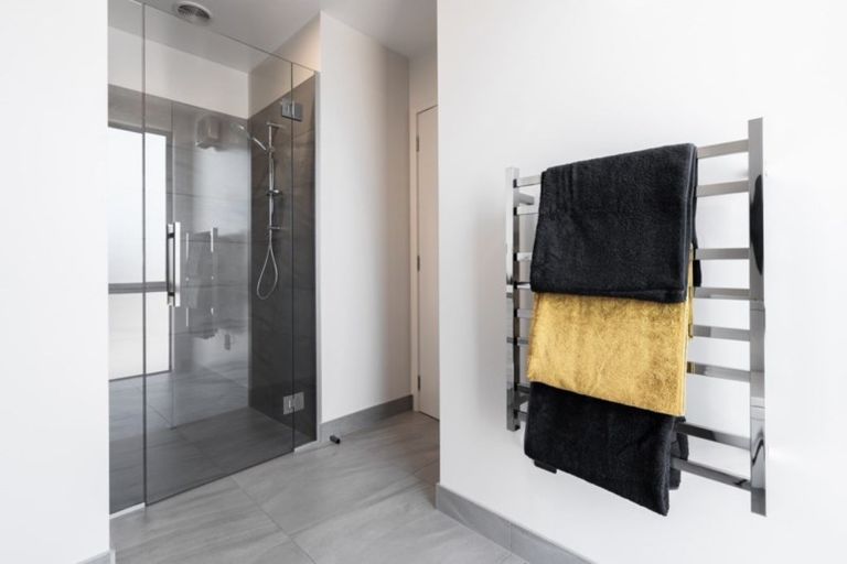 Photo of property in 40 Mount Creighton Crescent, Wanaka, 9305