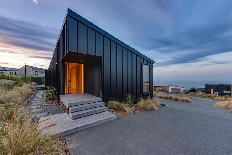 Photo of property in 5 Sowerby Place, Richmond Hill, Christchurch, 8081