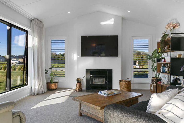 Photo of property in 14 Seven Oaks Drive, Kinloch, Taupo, 3377