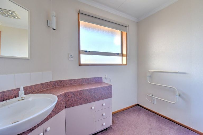 Photo of property in 24 Aotea Crescent, Gore, 9710