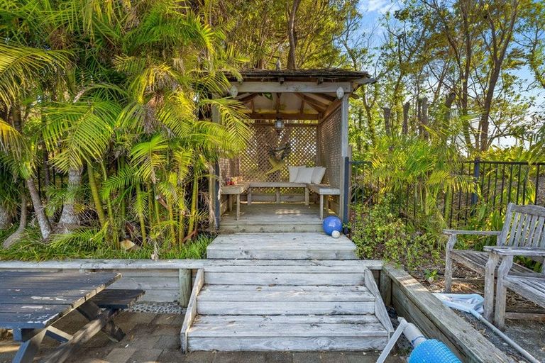 Photo of property in 84 Brick Bay Drive, Sandspit, Warkworth, 0982