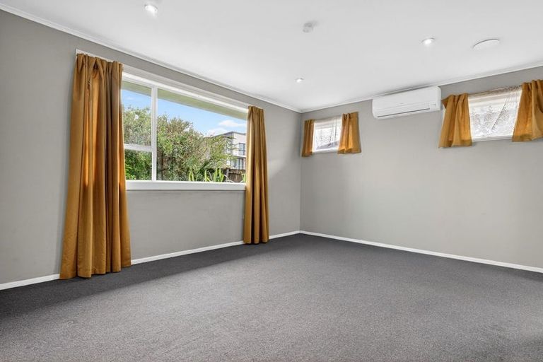 Photo of property in 37 Bruce Road, Glenfield, Auckland, 0629