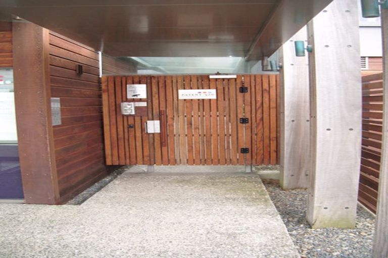 Photo of property in Patent 326 Apartments, 207s/326 Evans Bay Parade, Hataitai, Wellington, 6021