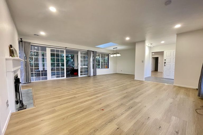 Photo of property in 12 Manu Place, Pinehill, Auckland, 0632