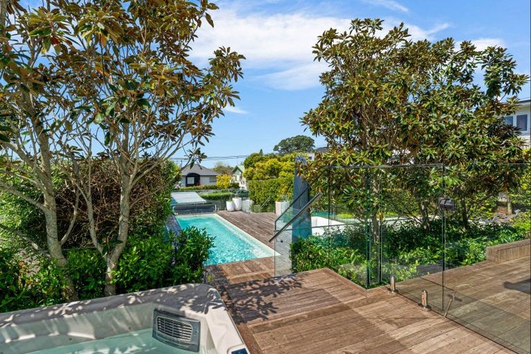 Photo of property in 8 Alfred Street, Northcote Point, Auckland, 0627