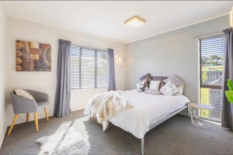 Photo of property in 28 Watts Street, Waipawa, 4210
