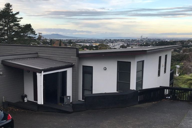 Photo of property in 47 Sunset Road, Totara Vale, Auckland, 0632