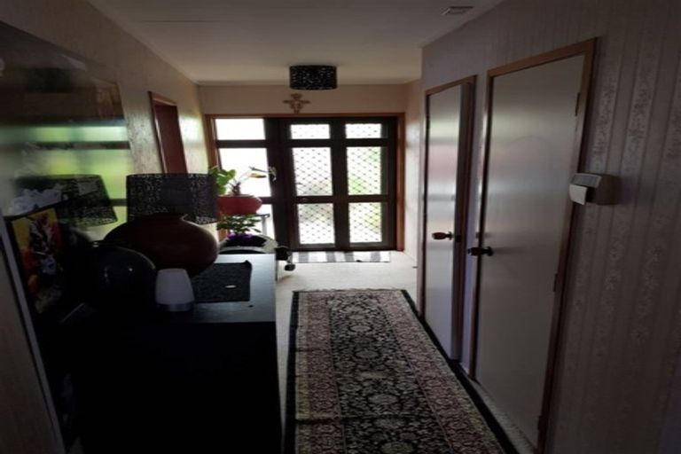 Photo of property in 2/13 Parramatta Place, Botany Downs, Auckland, 2010