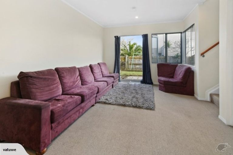 Photo of property in 35 Stephen Avenue, Henderson, Auckland, 0610