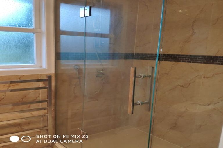 Photo of property in 73 Kervil Avenue, Te Atatu Peninsula, Auckland, 0610