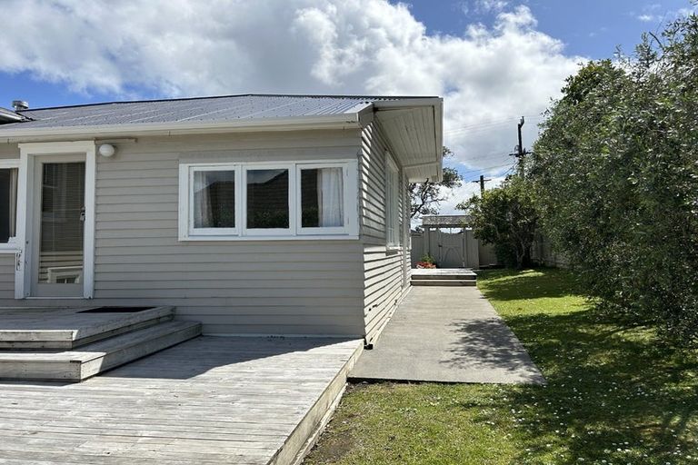 Photo of property in 1/12 Northumberland Avenue, Belmont, Auckland, 0622