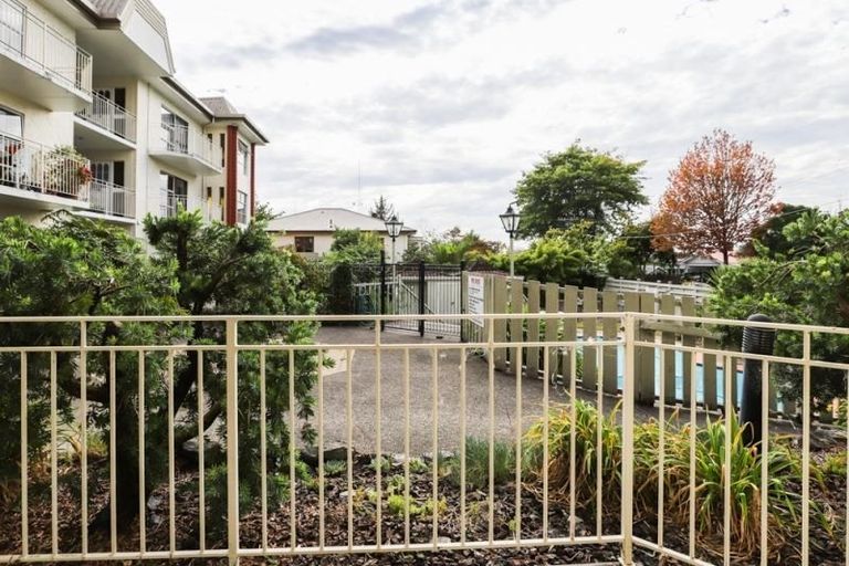 Photo of property in 1/10 Hunter Street, Hamilton Lake, Hamilton, 3204