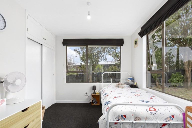 Photo of property in 10 Toporoa View, Ascot Park, Porirua, 5024