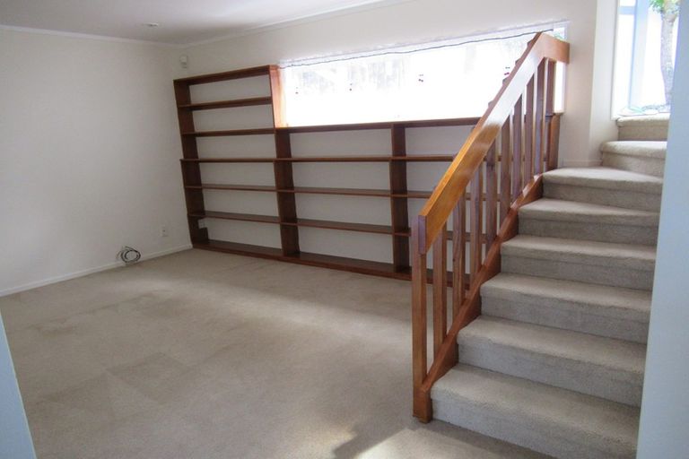 Photo of property in 1/4 Fairbanks Place, Glendene, Auckland, 0602