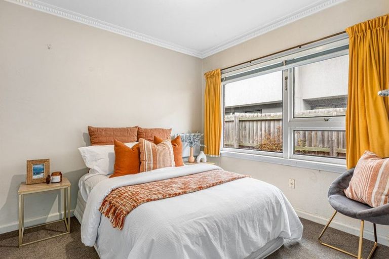 Photo of property in 2/25 Hills Road, Edgeware, Christchurch, 8013