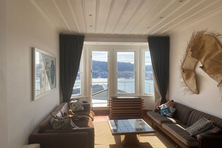 Photo of property in 17 Shannon Street, Mount Victoria, Wellington, 6011