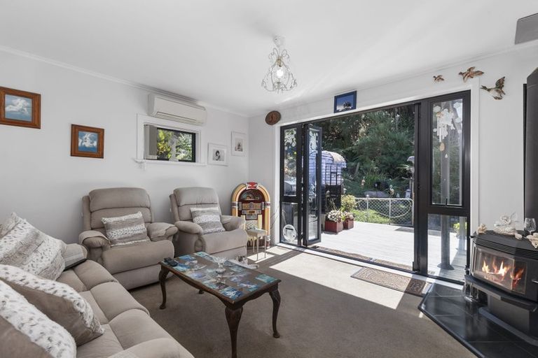 Photo of property in 27 Brick Bay Drive, Sandspit, Warkworth, 0982