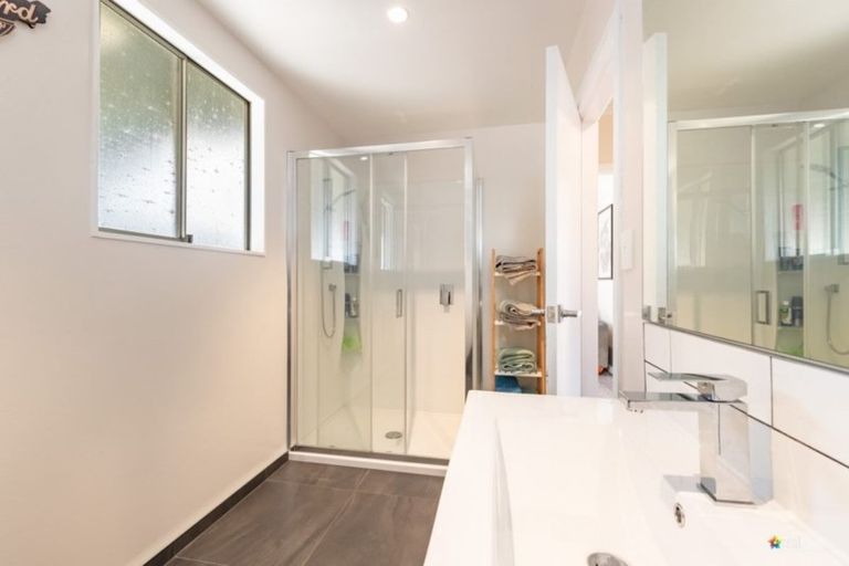 Photo of property in 18 Omaha Grove, Totara Park, Upper Hutt, 5018