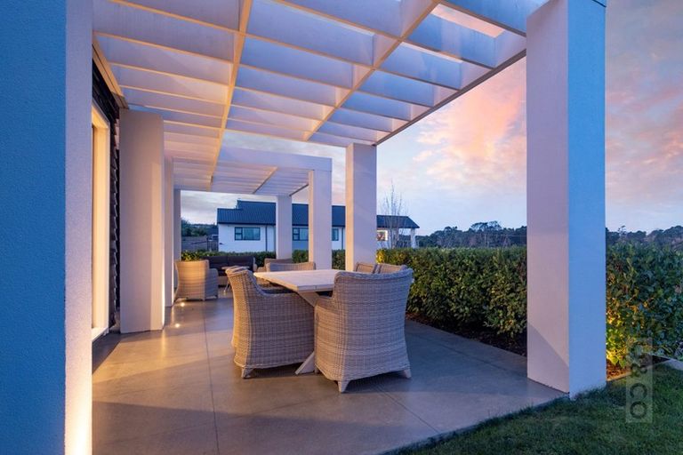 Photo of property in 10 Tauwaka Crescent, Riverhead, 0820