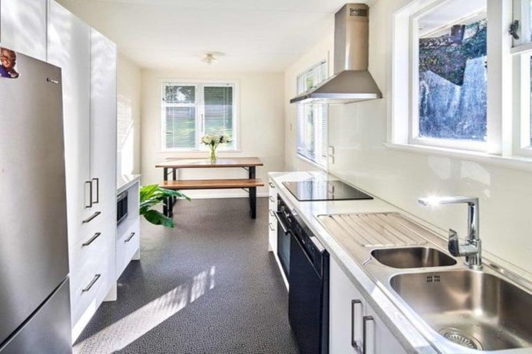 Photo of property in 52 Owhiti Street, Titahi Bay, Porirua, 5022