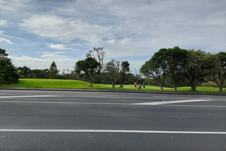 Photo of property in 2/328 East Coast Road, Sunnynook, Auckland, 0632