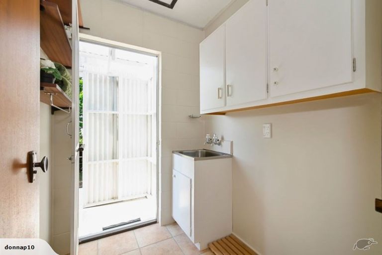 Photo of property in 2/10 Park Estate Road, Rosehill, Papakura, 2113