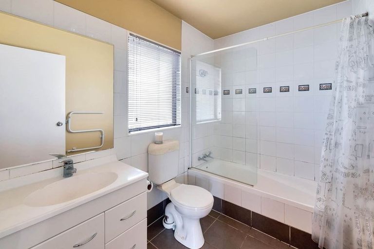 Photo of property in 76a View Road, Henderson, Auckland, 0612