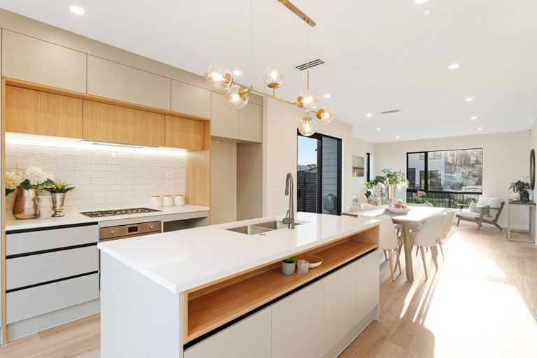 Photo of property in 136 Vintry Drive, Kumeu, 0810