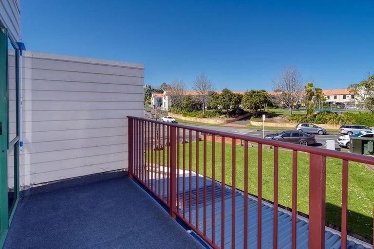 Photo of property in 20/1 Briar Way, New Lynn, Auckland, 0600
