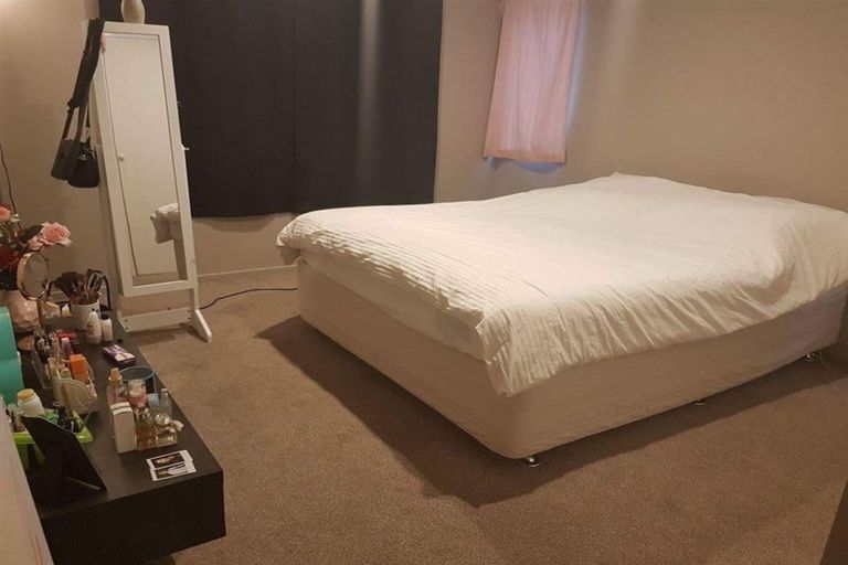 Photo of property in 20a Malmo Place, Massey, Auckland, 0614