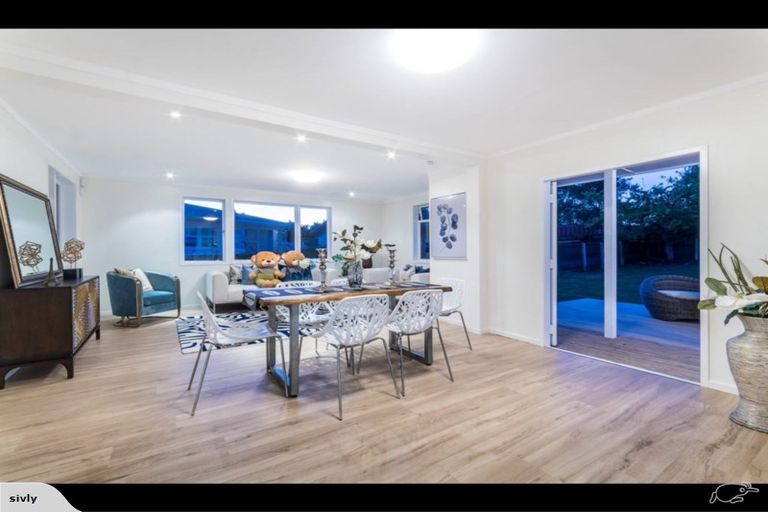 Photo of property in 100 Universal Drive, Henderson, Auckland, 0610