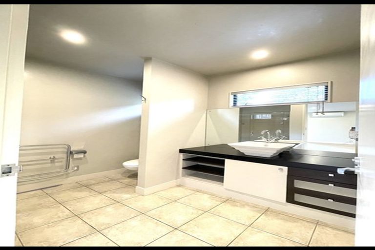 Photo of property in 10 Rangi Avenue, Schnapper Rock, Auckland, 0632