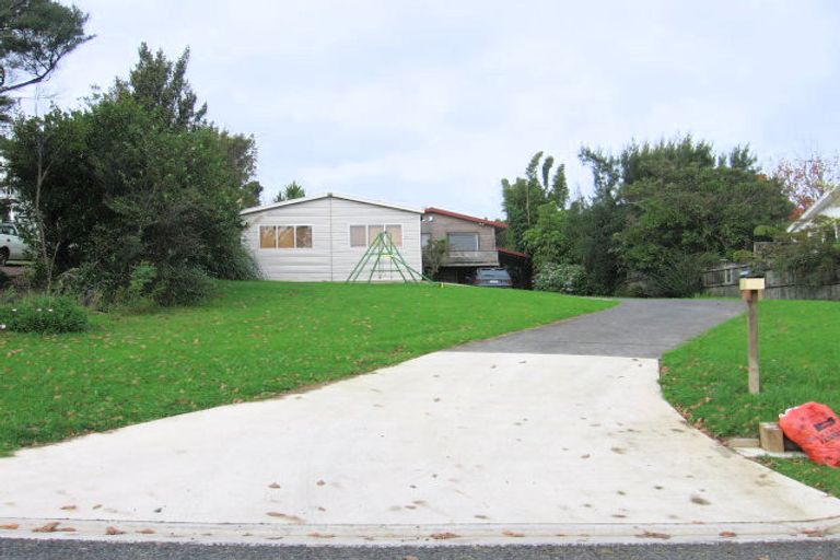 Photo of property in 10 Outlook Road, Greenhithe, Auckland, 0632
