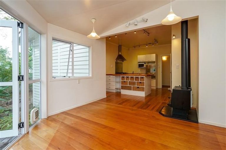 Photo of property in 1/1 Moana Avenue, Bayswater, Auckland, 0622