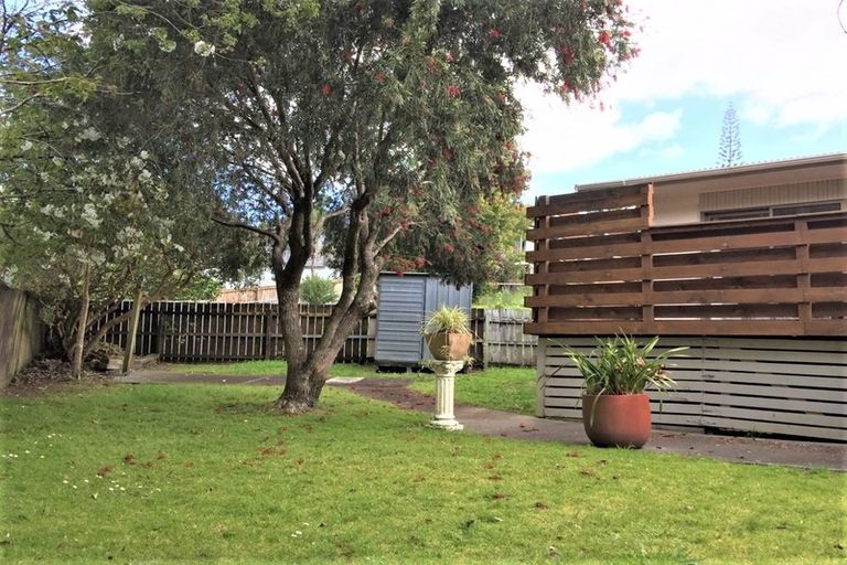 Photo of property in 20a Regency Place, Sunnynook, Auckland, 0632