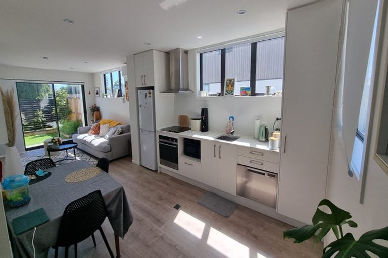 Photo of property in 4/12 Tawa Road, Te Atatu Peninsula, Auckland, 0610