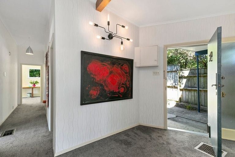 Photo of property in 16a Donald Crescent, Karori, Wellington, 6012